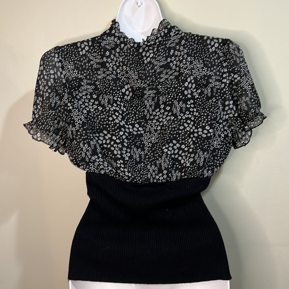 Studio 1940 ruffled collar top size M - Picture 4 of 5